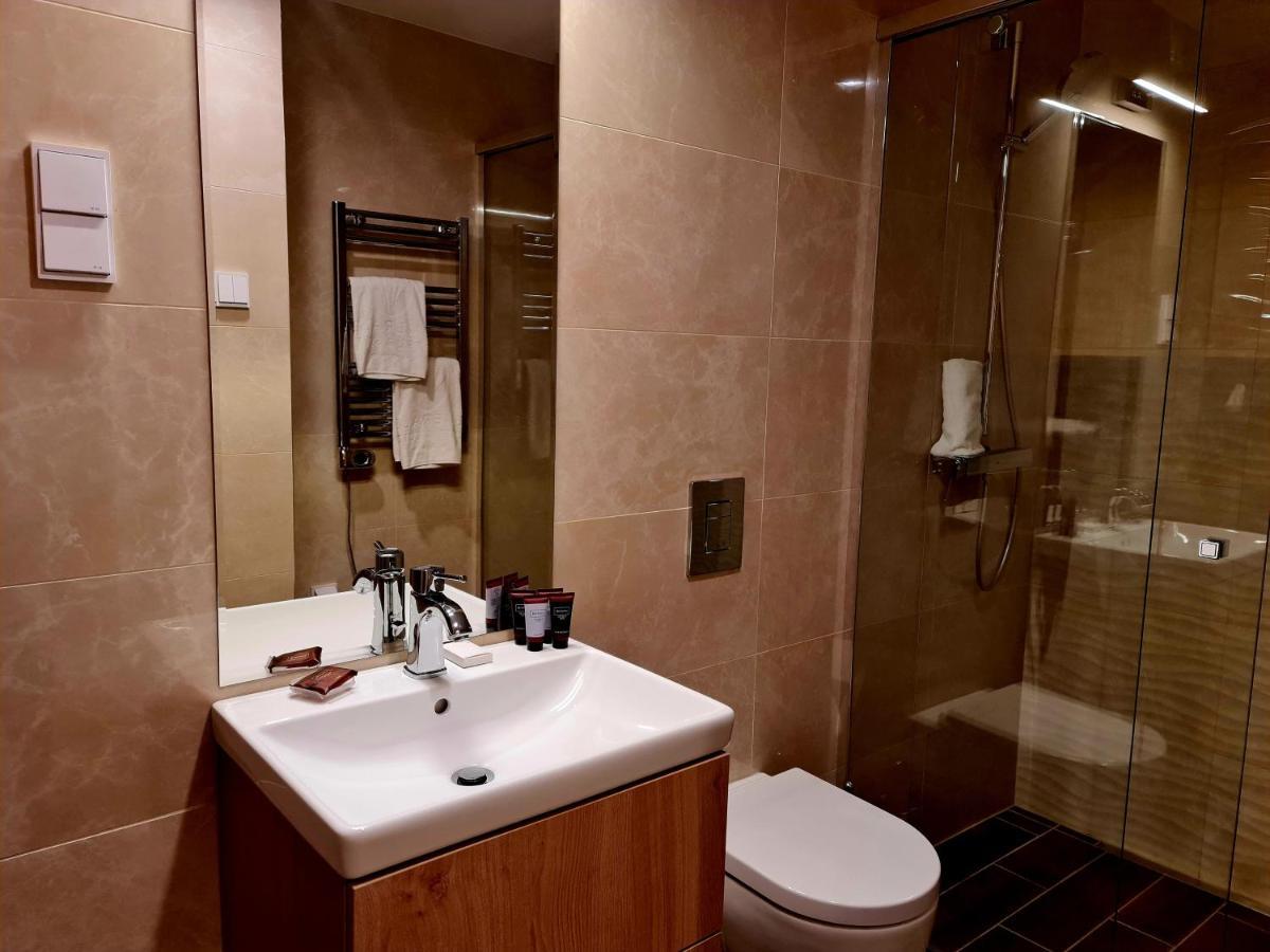 Emerald Downtown Luxury Suites With Hotel Services Budapest Luaran gambar
